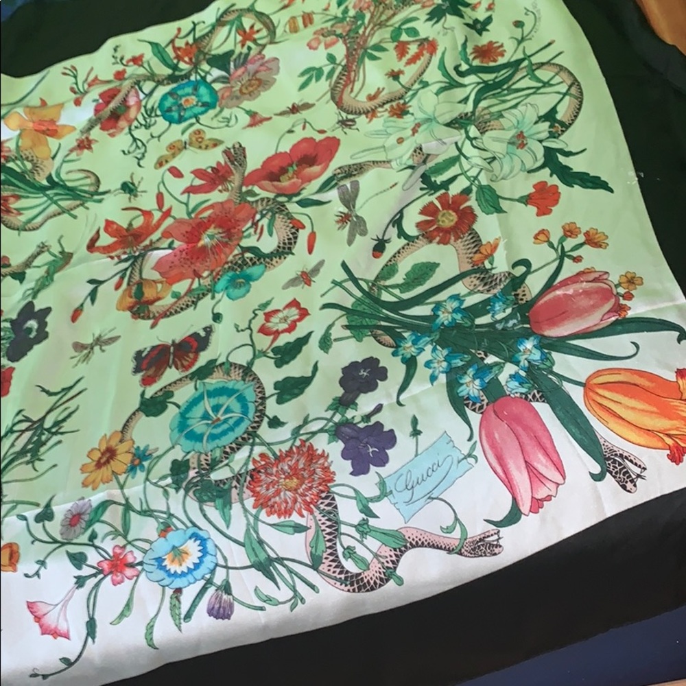 gucci silk scarf